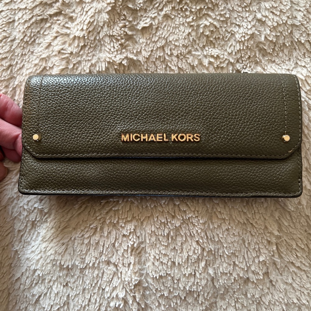 Micheal Kors green long snap wallet